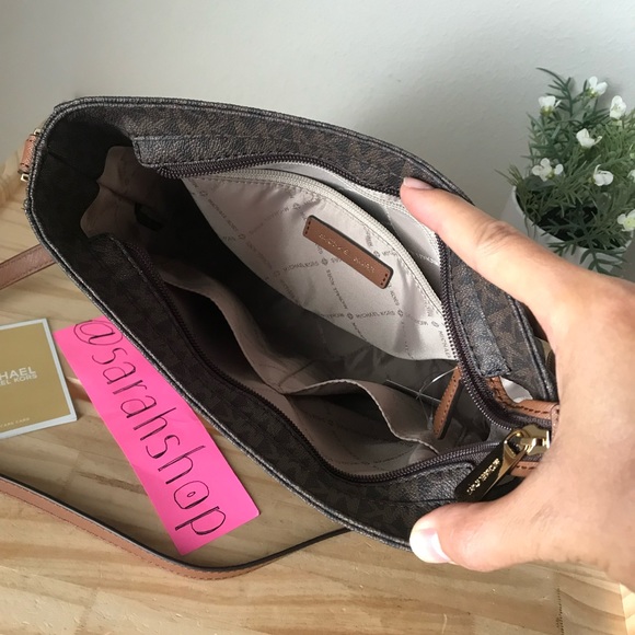 🌼Michael Kors Purse - Picture 10 of 11